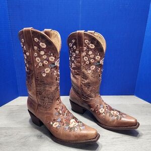 Shyanne Women’s 9.5 M Maisie Floral Leather Embroidered Snip Toe Western Boots